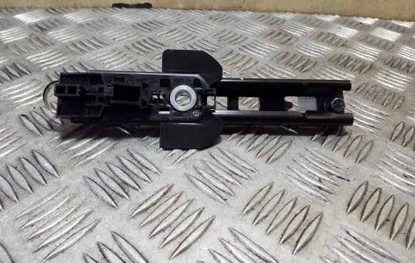 Volvo XC90 Seat belt adjustment rail 31332261