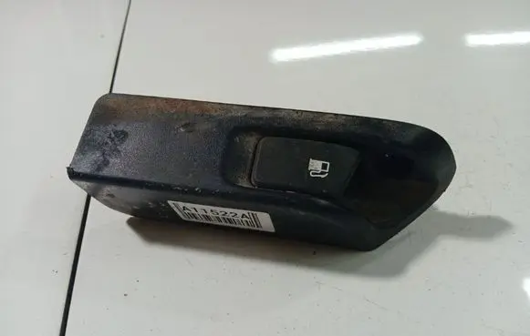 Toyota Auris 150 Fuel tank opening switch
