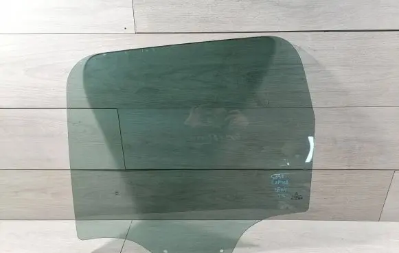 Renault Captur Rear side window 43R001595 AS3M5532DOT682
