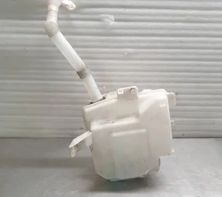 Mitsubishi Outlander Windshield washer fluid reservoir/tank