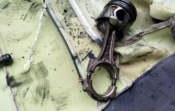 Opel Zafira B Piston with connecting rod