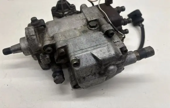 Volvo S70 V70 V70 XC Fuel injection high pressure pump 074130110M
