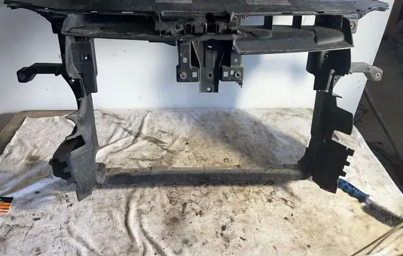 Volkswagen PASSAT B7 Radiator support slam panel bracket 