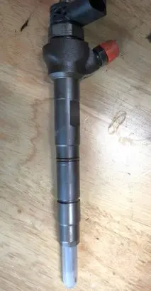 Volkswagen Golf VI Fuel injector 0445110369