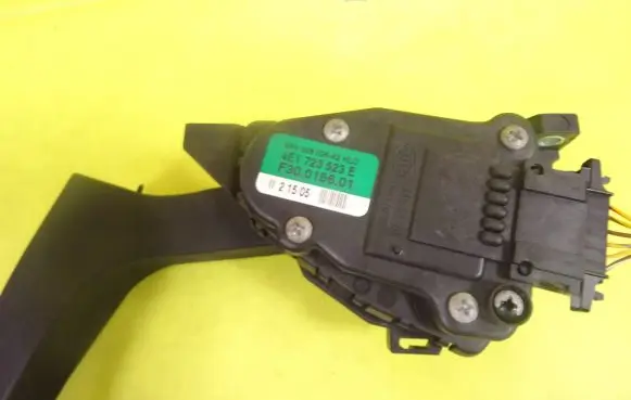 Audi A8 S8 D3 4E Accelerator throttle pedal 4E1723523E
