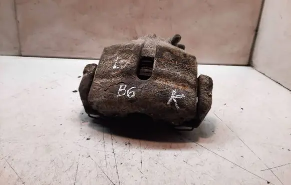 Volkswagen PASSAT B6 Front brake caliper