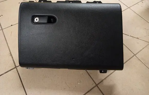 Mercedes-Benz V Class W447 Glove box