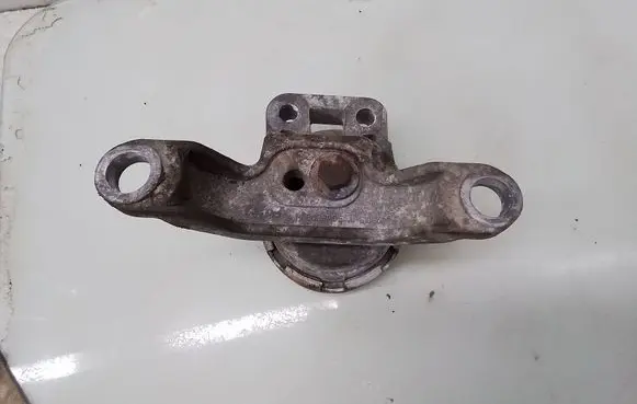 Engine mount bracket