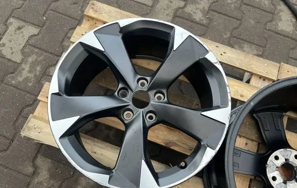 Seat Leon IV R18 alloy rim 5FA601025H