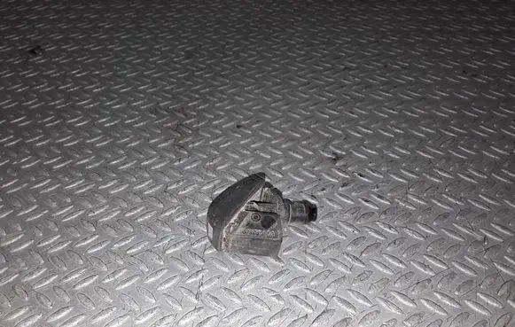 Skoda Roomster (5J) Windshield washer spray nozzle 