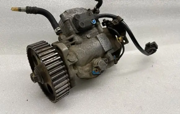 Volkswagen PASSAT B4 Fuel injection high pressure pump 0460404985 028130111A