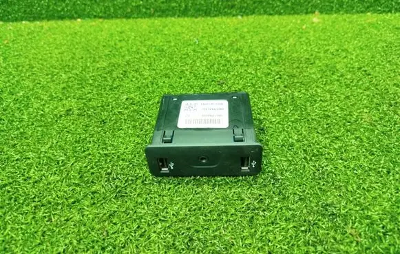 Renault Koleos II USB socket connector 280239665R DQ19935152