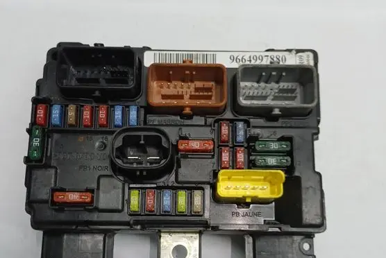 Citroen C3 Fuse module 9664997880 BSMR090 R09