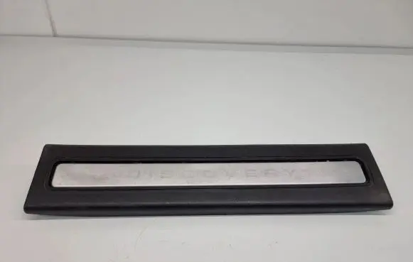 Front sill trim cover