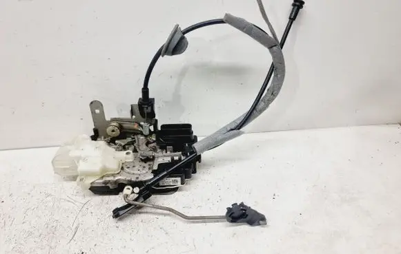 Volvo V40 Front door lock 31301425