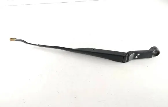 Toyota Prius+ (ZVW40) Front wiper blade arm
