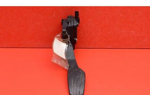 Nissan Qashqai Accelerator throttle pedal 180024BA0B