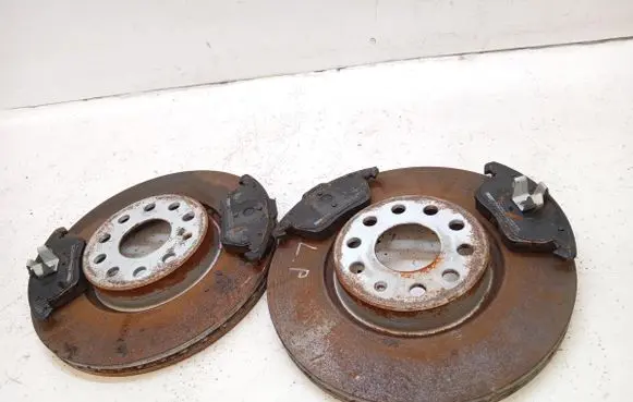 Volkswagen Golf V Front brake disc