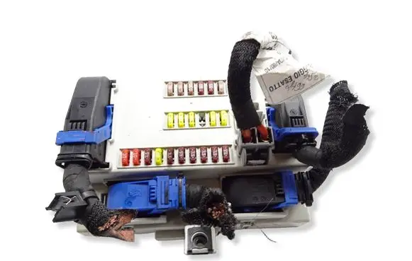 Alfa Romeo Giulietta Fuse module 50521889 Y503440350115 BCM940D01