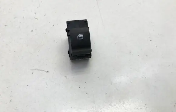Hyundai i20 (BC3 BI3) Electric window control switch 93581Q0000