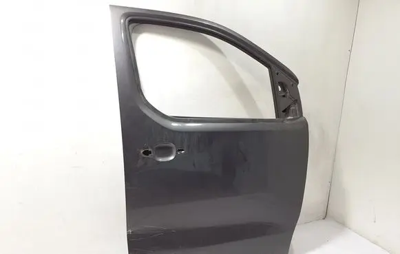 Toyota Proace Front door SU001A4540