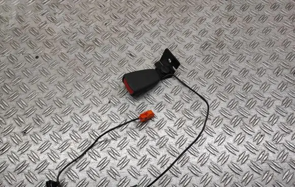 Volvo C30 Rear seatbelt buckle 