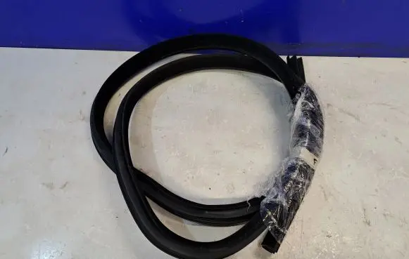 Jaguar XE Rubber seal front door (on door) GX7320708A