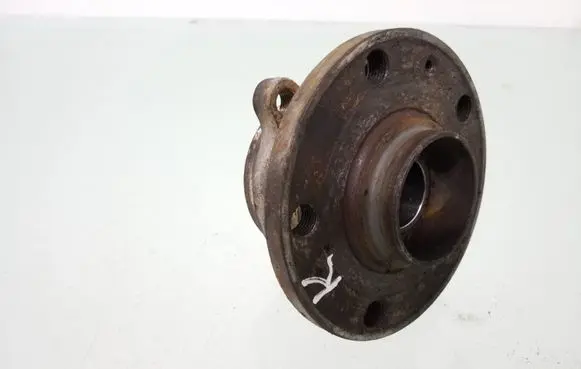 Volkswagen PASSAT B6 Front wheel hub