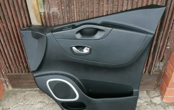 Renault Trafic III (X82) Front door card panel trim 809022767R 806700005R 1409259X