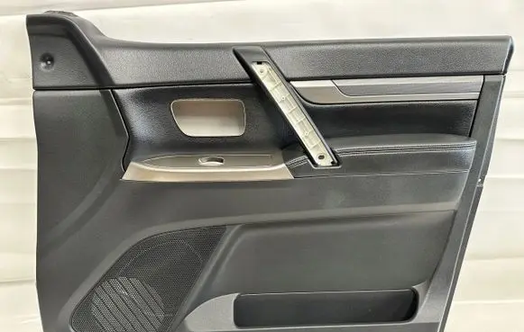 Mitsubishi Pajero Front door card panel trim 7221C518XB