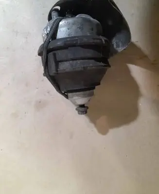 Volvo S60 Engine mount bracket