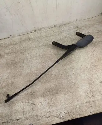 Ford Focus C-MAX Front wiper blade arm 3M5117526CA