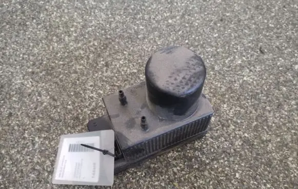 Mercedes-Benz C W203 Central locking vacuum pump 2038000048 0132006365