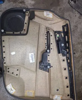 Opel Zafira B Front door card panel trim 13164484