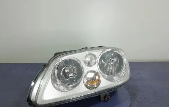 Volkswagen Touran I Headlight/headlamp 1T0941005D