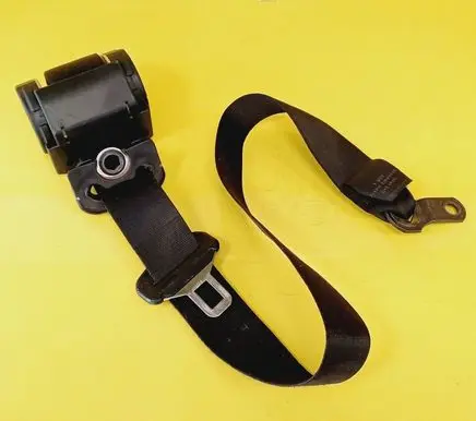 BMW 3 E46 Front seatbelt 8207956