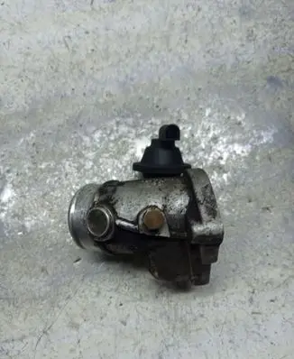 Volkswagen PASSAT B5.5 Throttle valve 8D0145950C
