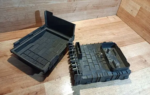 Volkswagen Golf V Fuse box set 1K0937125