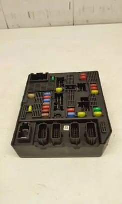 Renault Scenic III - Grand scenic III Fuse module 284B67924R 0331150500922