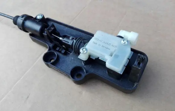 Tesla Model X Engine bonnet/hood lock/catch 106181600B