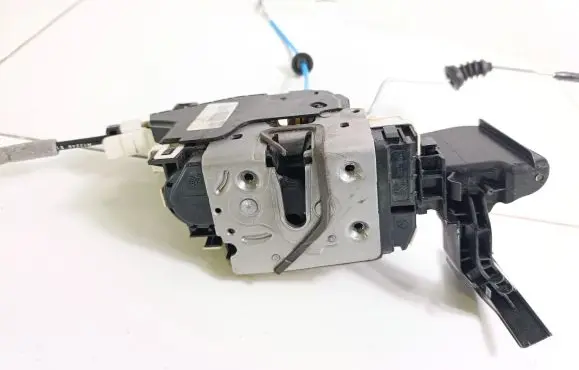 Mercedes-Benz B W246 W242 Front door lock A1667200435 0004149391 M12285
