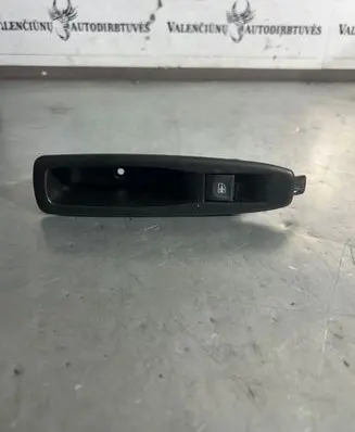 Renault Captur Electric window control switch 829614619R