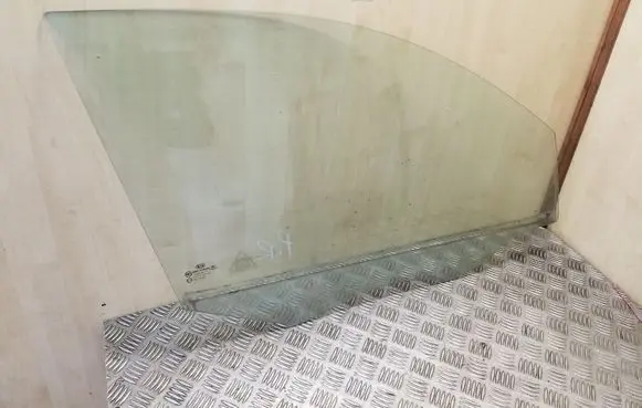 KIA Sorento Front door window glass four-door
