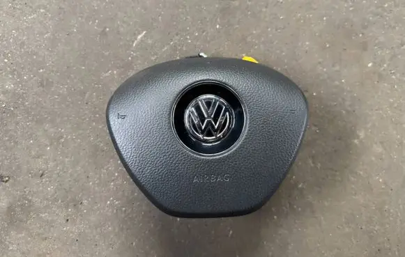 Volkswagen PASSAT B8 Steering wheel airbag 5G0880201C