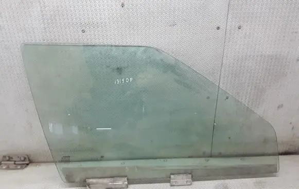 Volvo S70 V70 V70 XC Front door window glass four-door