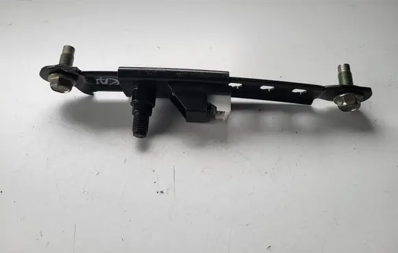 Nissan Qashqai Seat belt height adjuster 