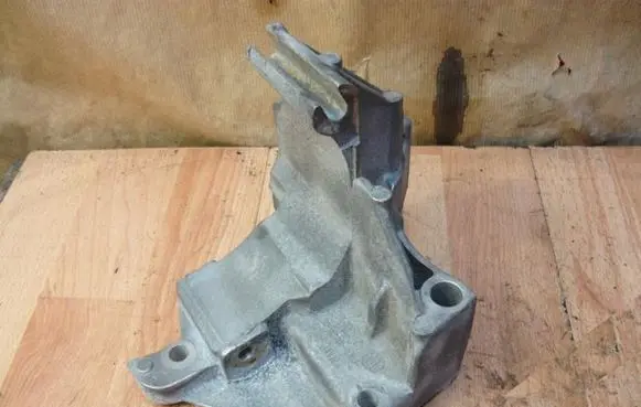 Ford Focus Engine mounting bracket 98BB10039AC