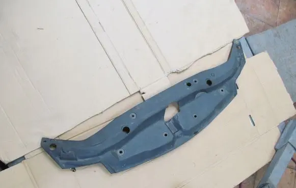 Engine bonnet/hood lock trim molding