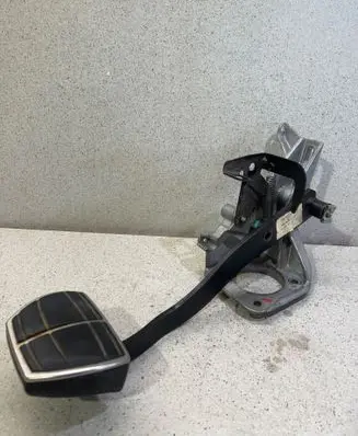BMW X3 E83 Brake pedal 3331164 42311003