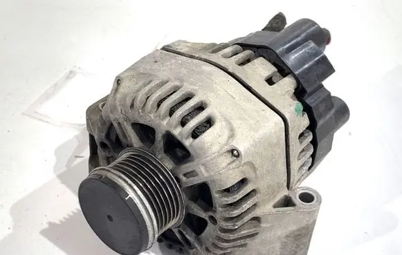 Opel Astra H Generator/alternator STX100071R